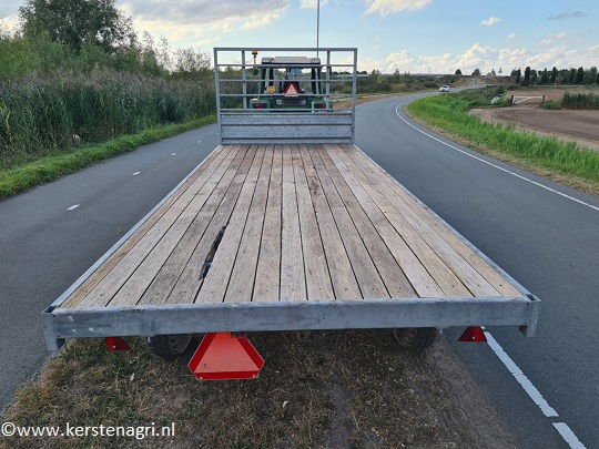 8 tons gegalvaniseerde J. Oosterwijk landbouwwagen