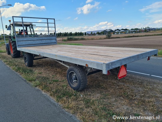 8 tons gegalvaniseerde J. Oosterwijk landbouwwagen